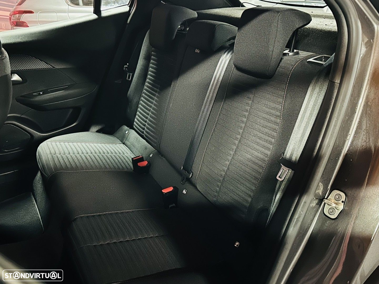 Peugeot 2008 1.2 PureTech Active Pack EAT8 - 8
