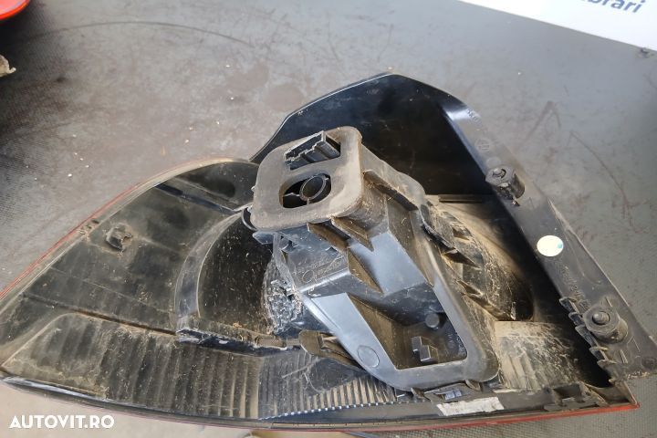 Lampa / Tripla stop dreapta pe aripa 5K0945258 5K0945258 Volkswagen V - 4