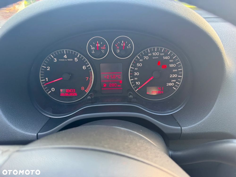 Audi A3 3-drzwiowe 1.6 Ambition - 8
