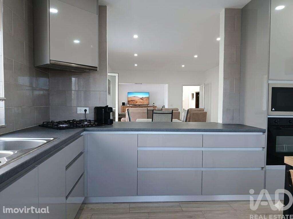 Casa / Villa T3 em Vieira de Leiria de 134,5 m2 - Grande imagem: 2/37