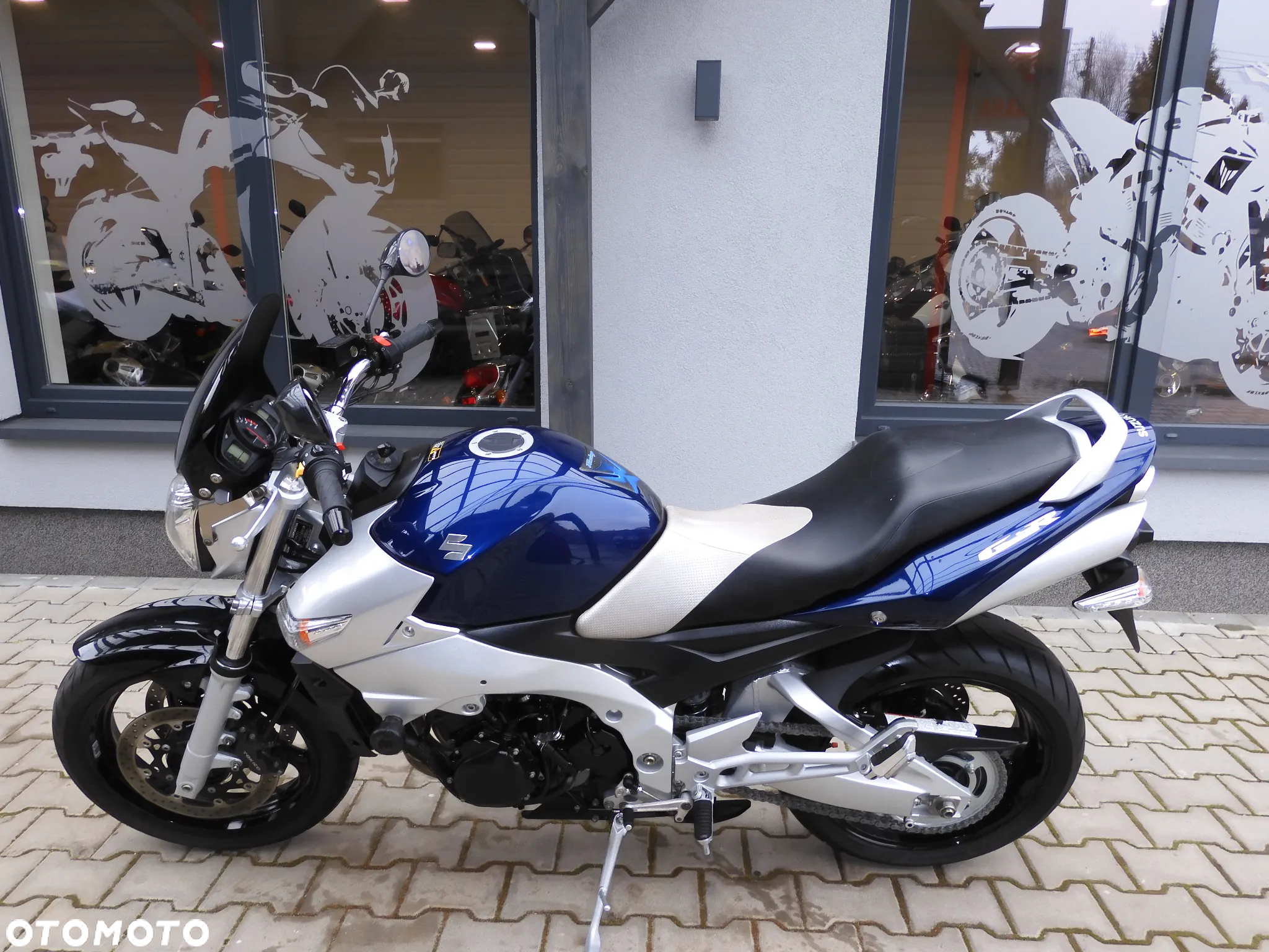 Suzuki GSR - 39