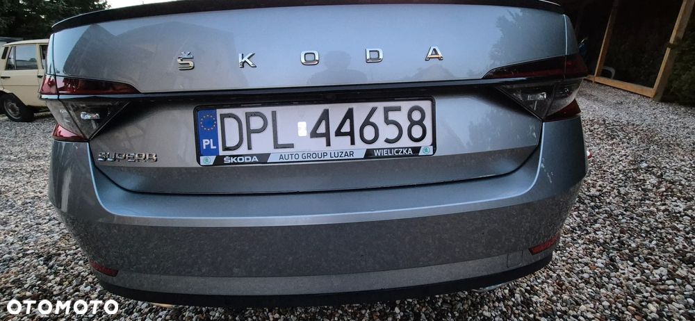 Skoda Superb 2.0 TDI Sportline DSG - 25