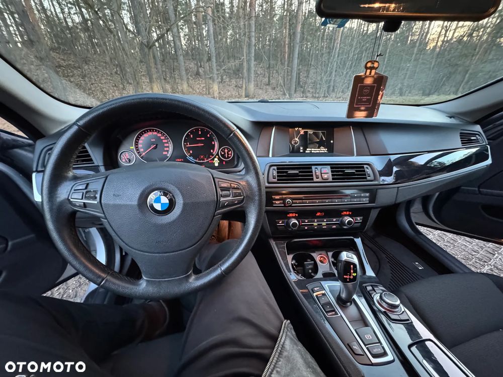 BMW Seria 5 525d - 11