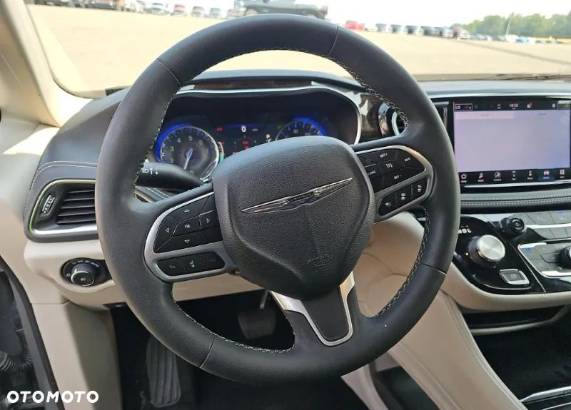 Chrysler Pacifica - 8