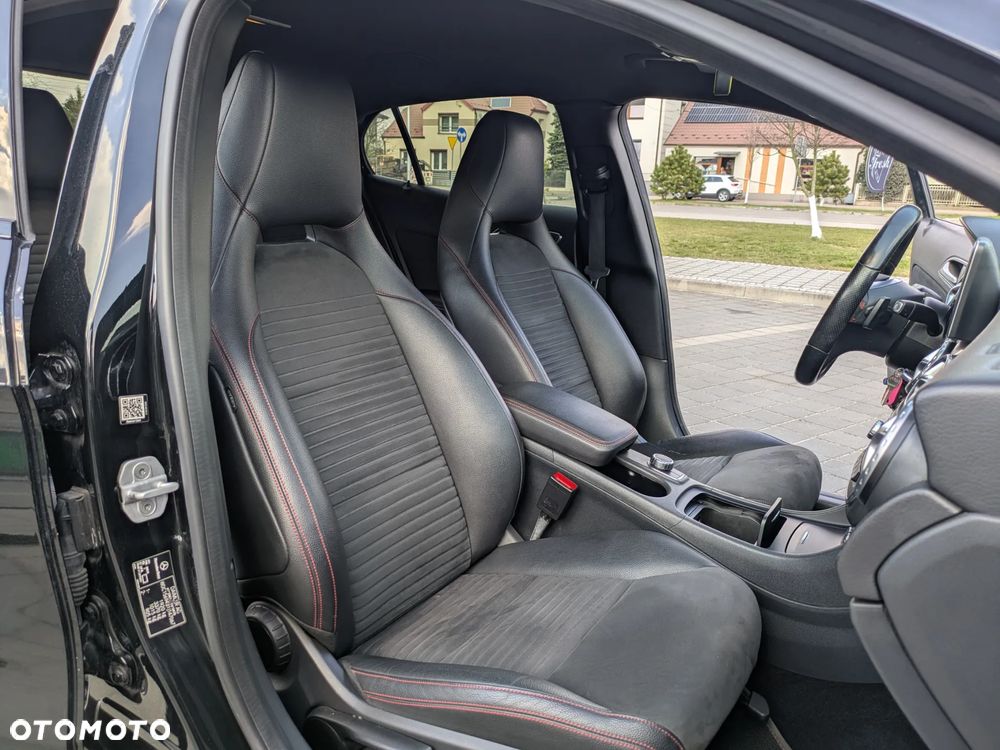 Mercedes-Benz GLA 200 7G-DCT AMG Line - 16