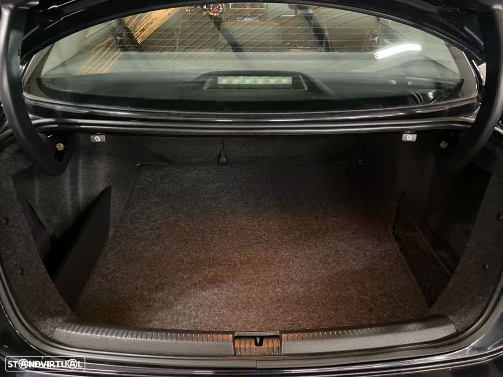 VW Jetta 2.0 TDI Confortline - 19