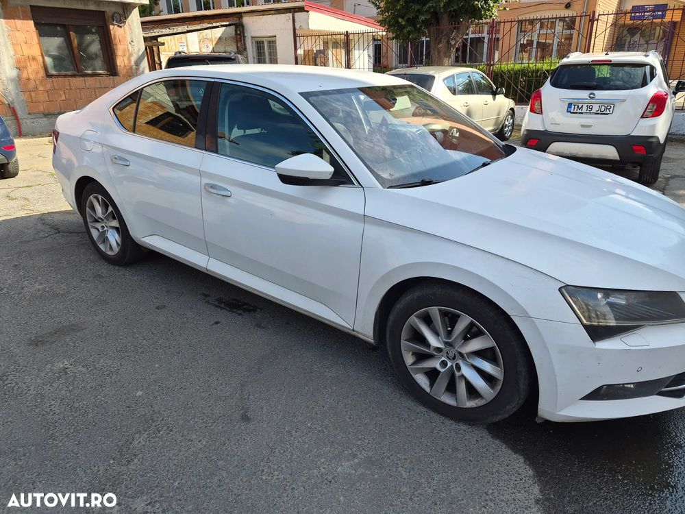 Skoda Superb 2.0 TDI DSG Style - 3