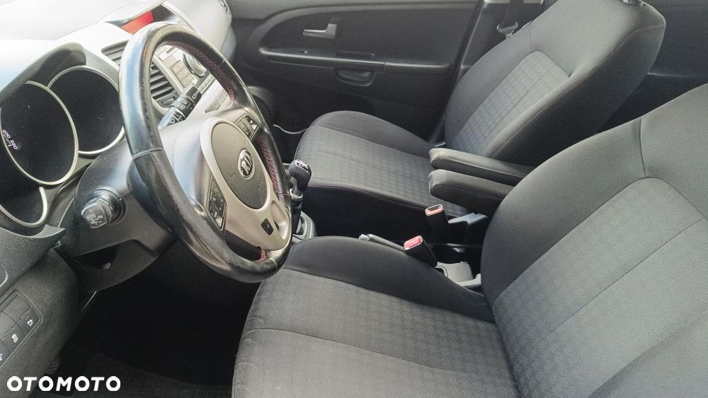 Kia Venga - 14