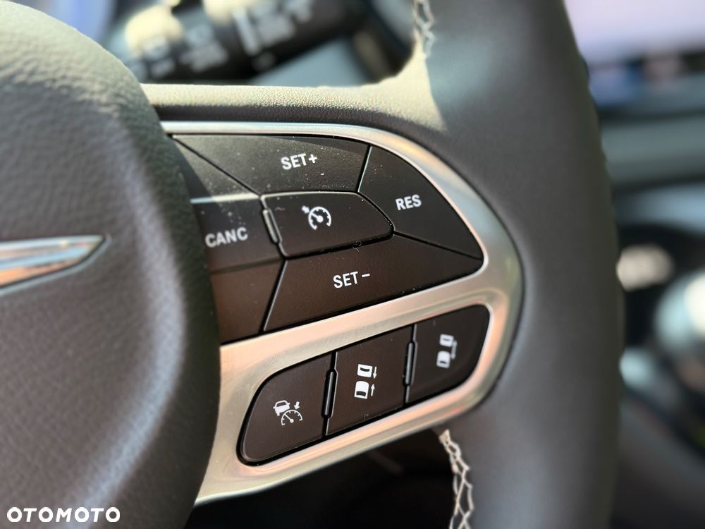 Chrysler Pacifica - 14
