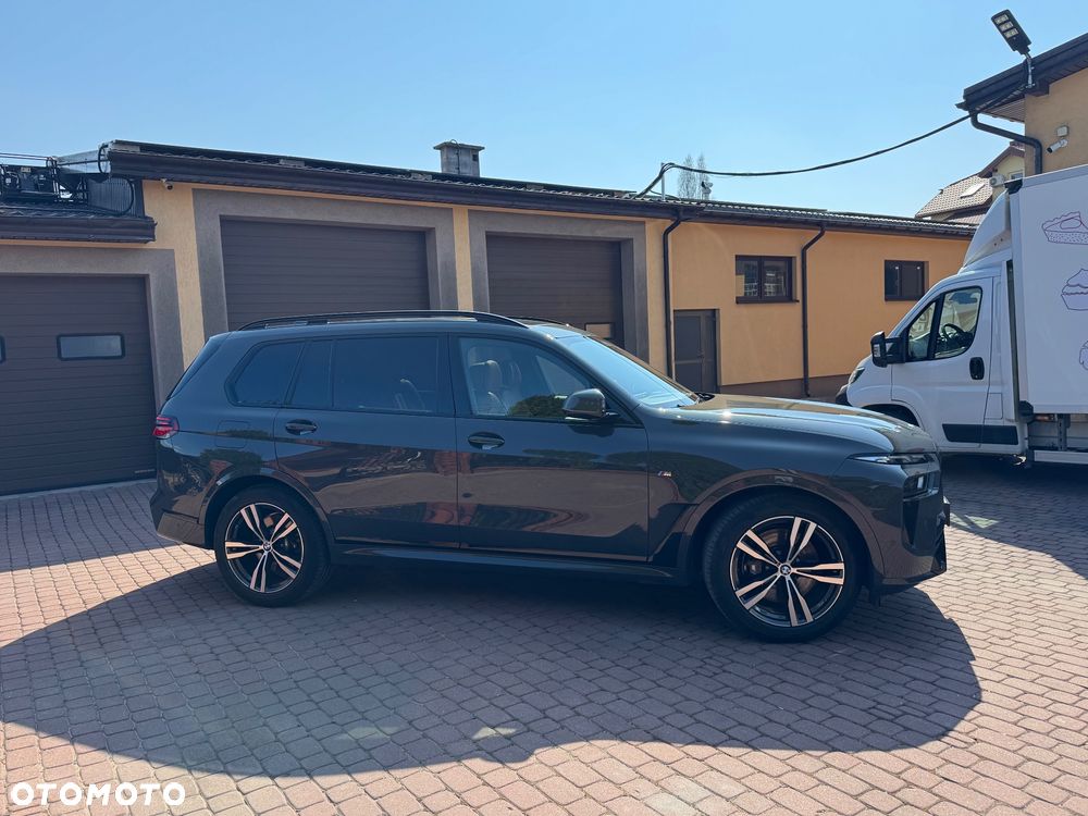 BMW X7 xDrive40i mHEV Individual Edition sport - 4