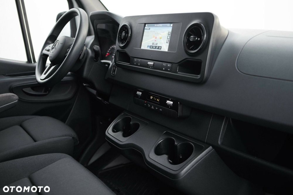 Mercedes-Benz Sprinter - 24