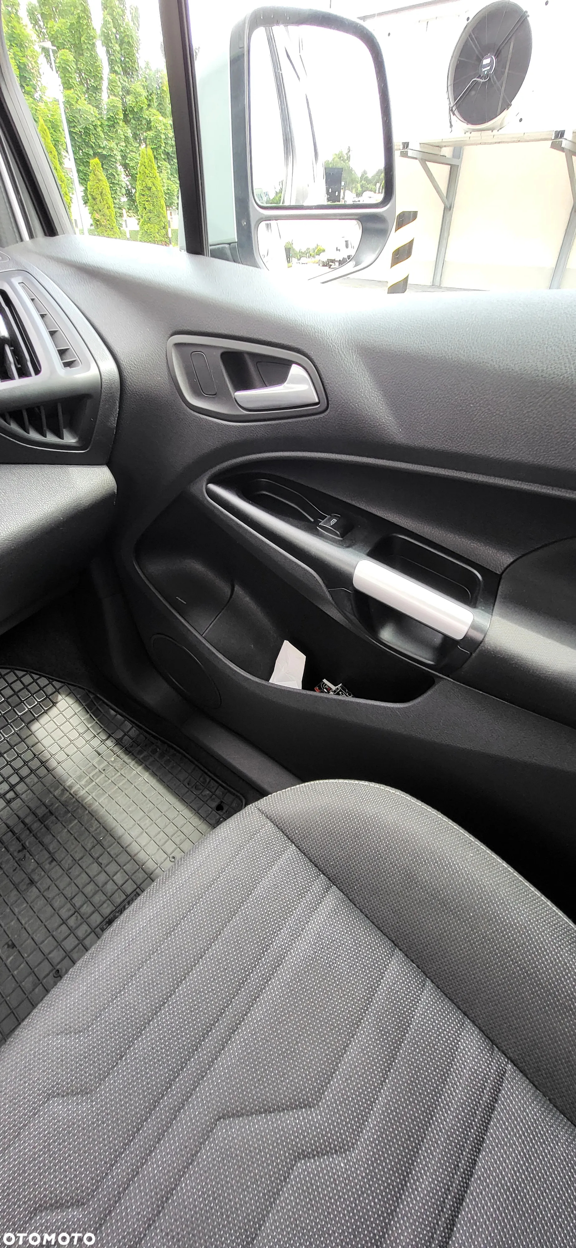 Ford Tourneo Connect 1.5 TDCi Trend - 26