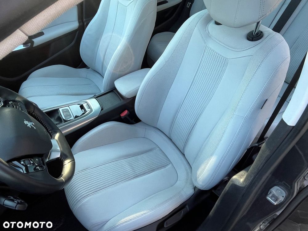 Peugeot 308 1.2 PureTech Allure S&S EAT6 - 28