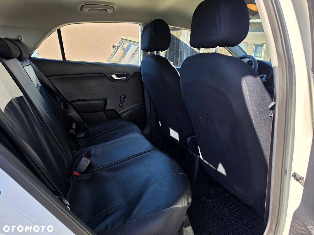 Kia Rio 1.2 L - 32