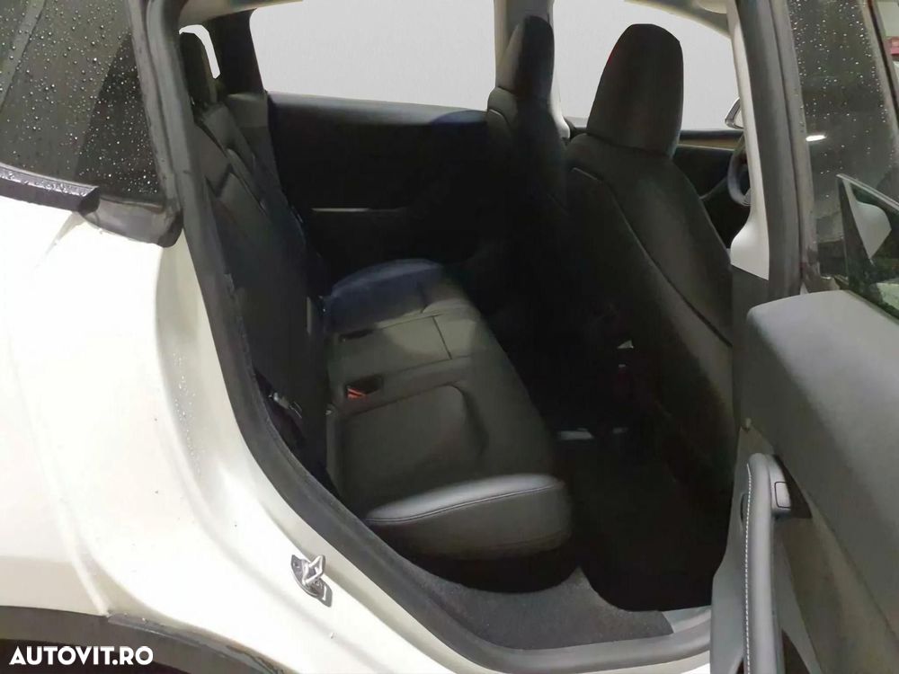 Tesla Model Y Long Range Dual Motor AWD - 8