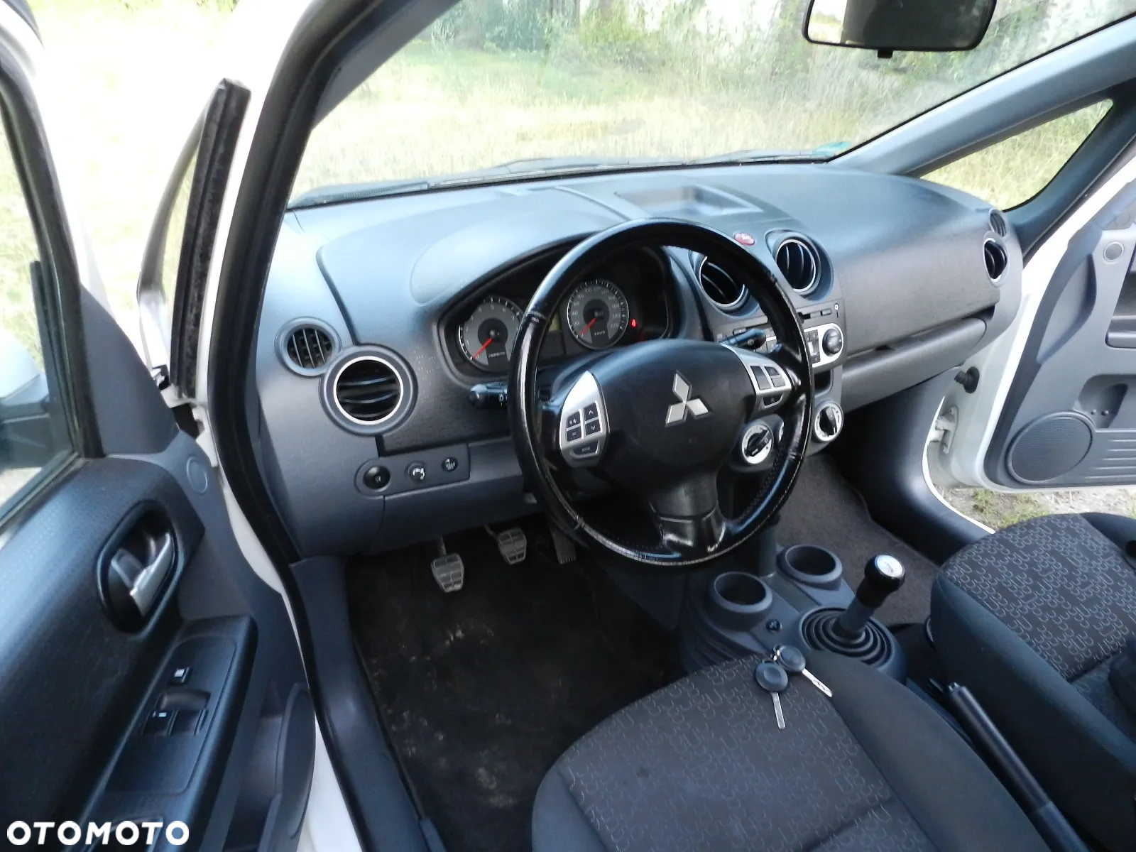 Mitsubishi Colt - 14