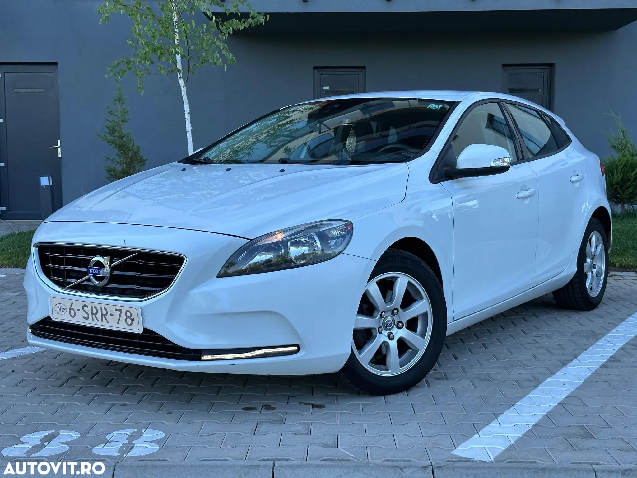 Volvo V40 D2 ECO Momentum - 1