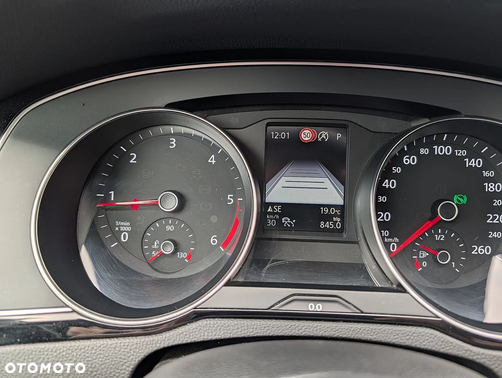 Volkswagen Passat 2.0 TDI SCR DSG - 33