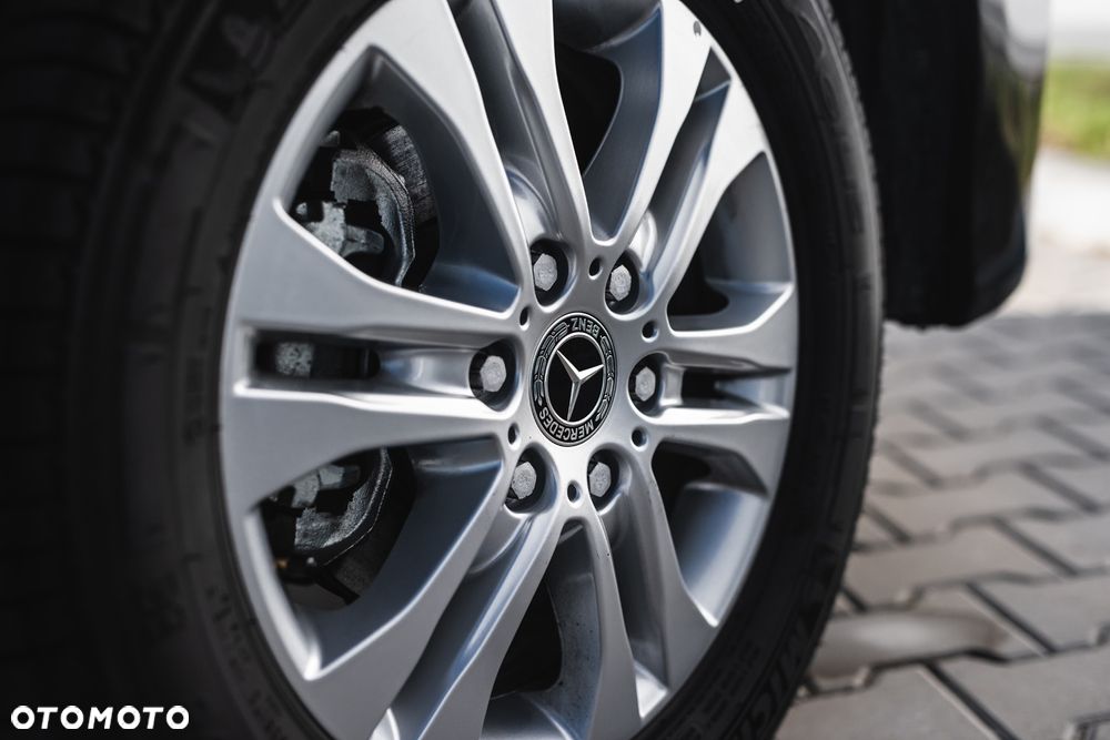 Mercedes-Benz Sprinter - 25