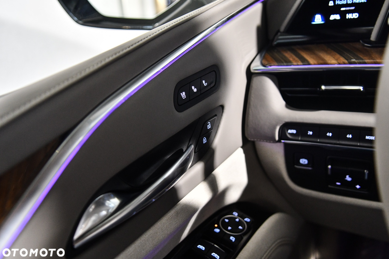 Cadillac Escalade - 35