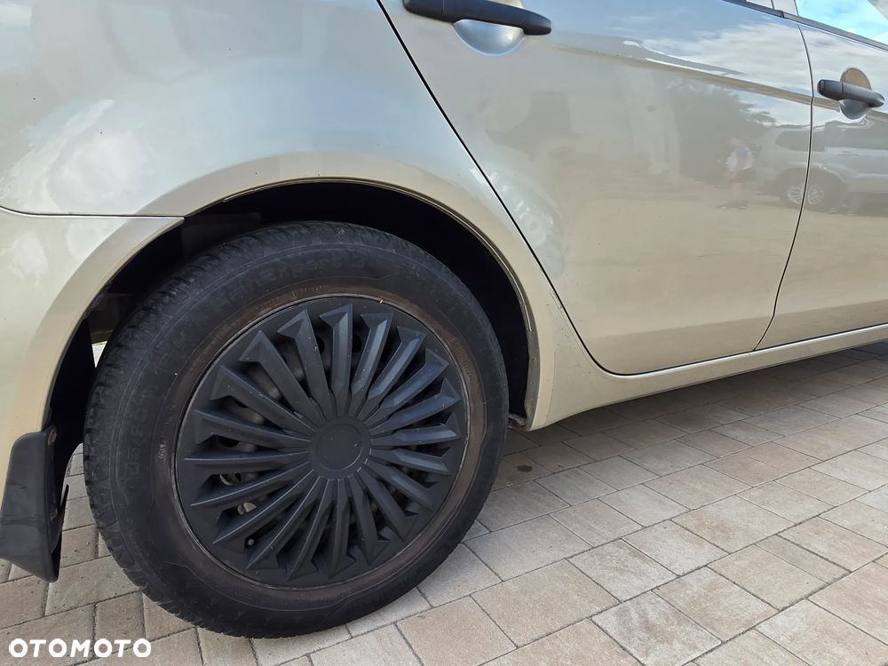 Mitsubishi Lancer 1.5 Inform - 12