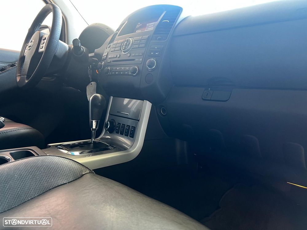 Nissan Navara 3.0 dCi V6 CD LE AT 4WD - 38
