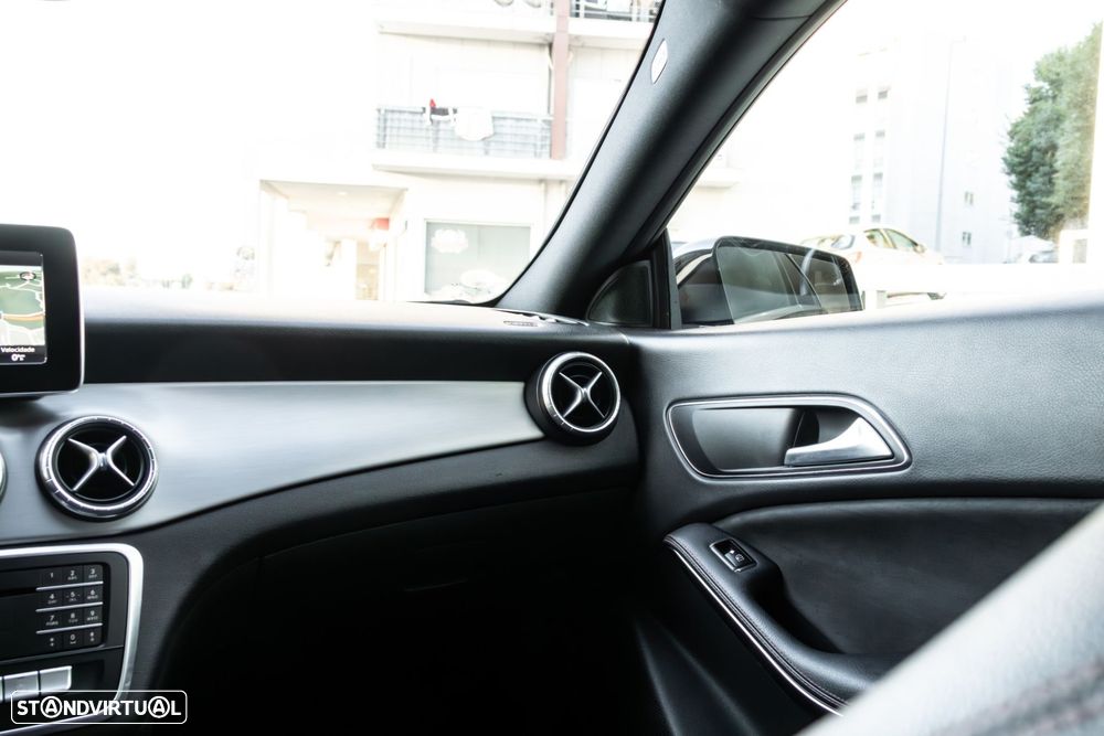 Mercedes-Benz CLA 180 d AMG Line - 16