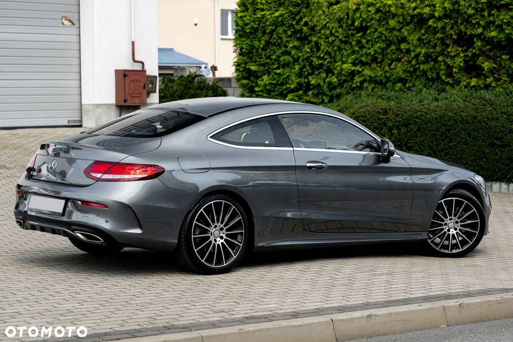 Mercedes-Benz Klasa C 300 9G-TRONIC AMG Line - 16