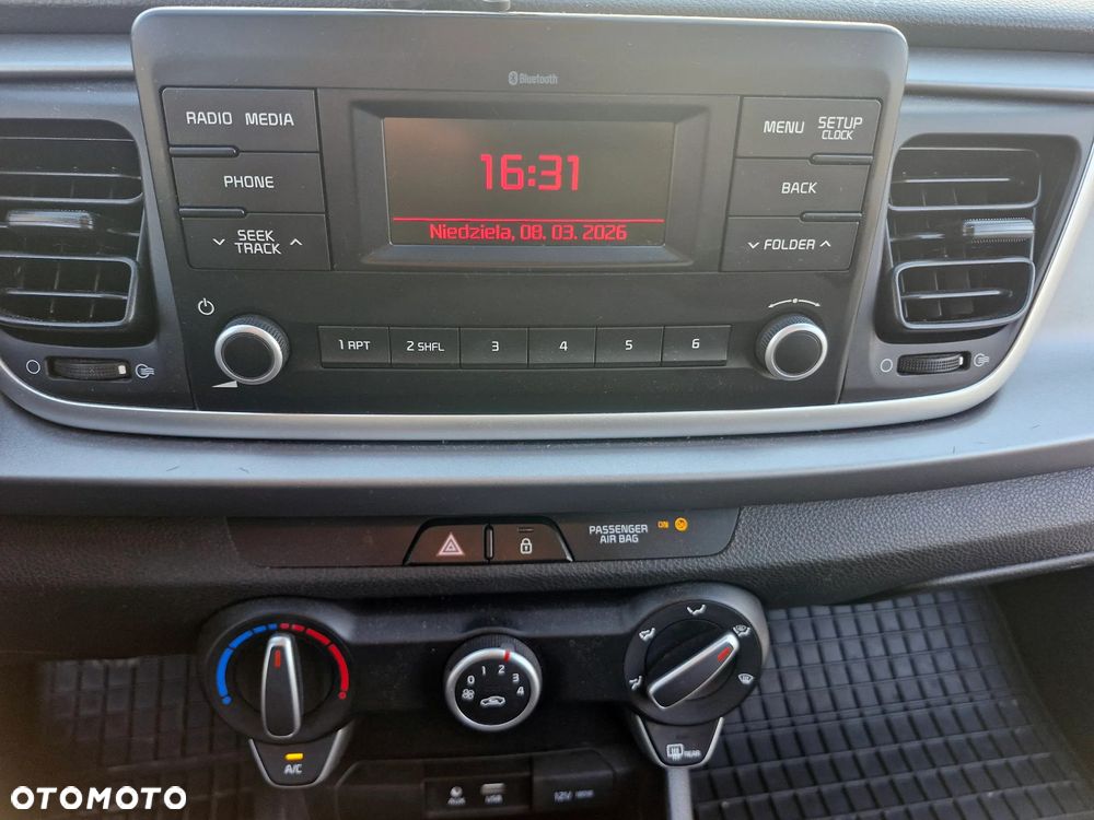 Kia Rio 1.2 M - 10