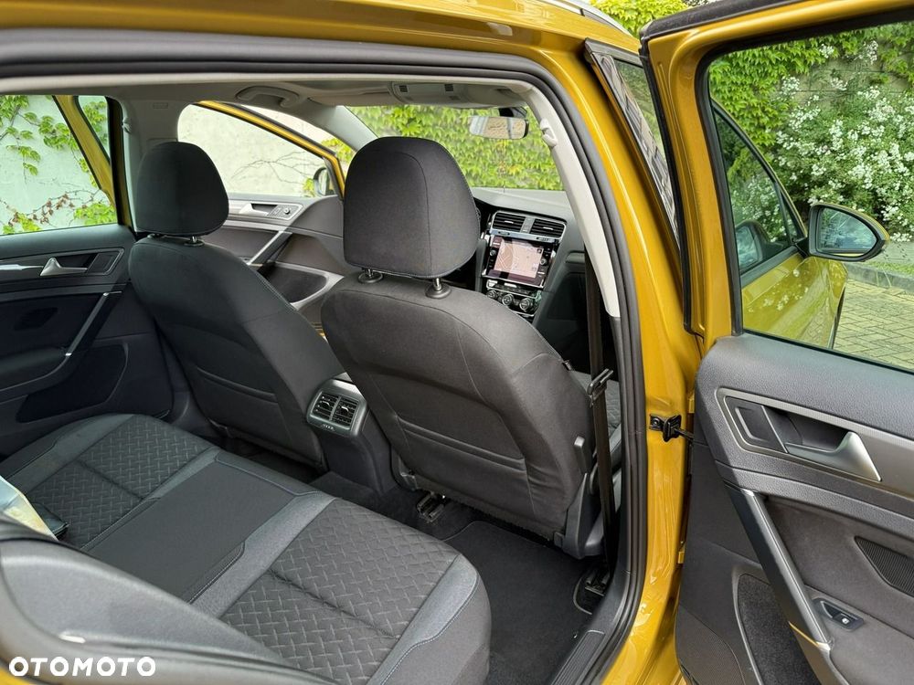 Volkswagen Golf Variant - 11