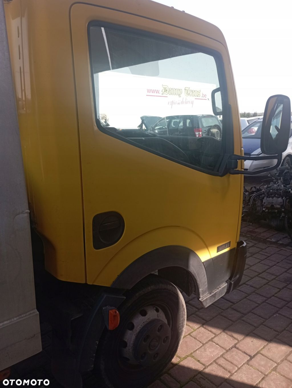 NISSAN CABSTAR KABINA GOŁA BEZ OSPRZĘTU - 2