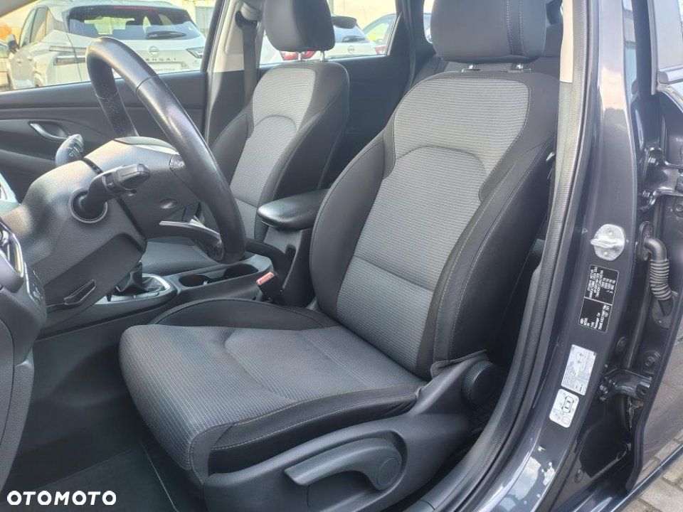 Hyundai i30 1.5 DPI Classic + - 15