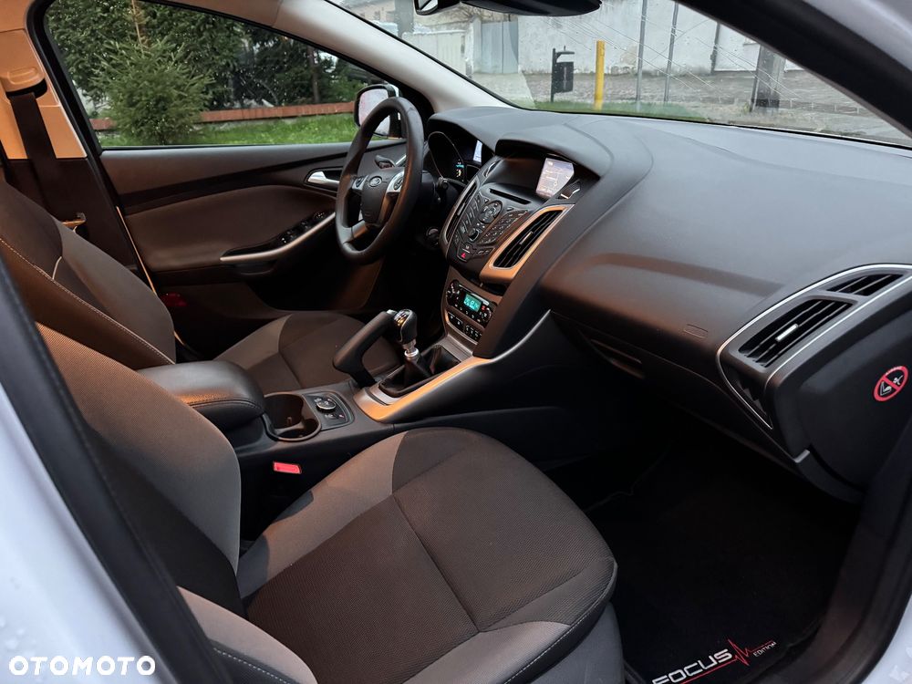 Ford Focus 1.6 TDCi DPF SYNC Edition - 27