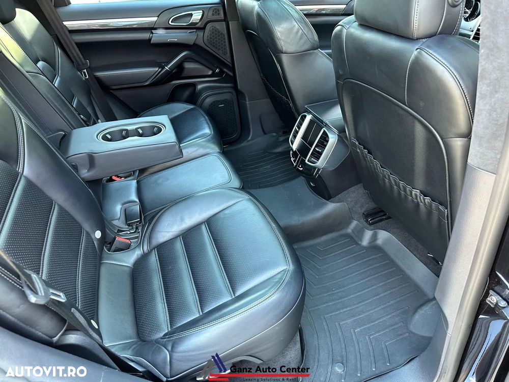 Porsche Cayenne Platinum Edition - 18