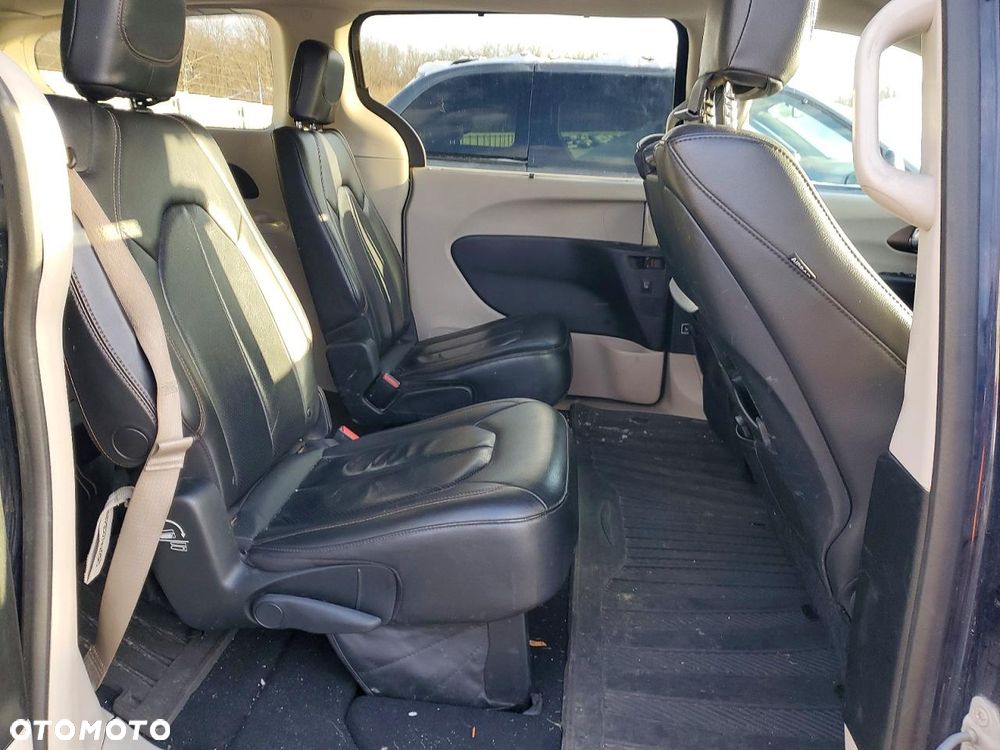 Chrysler Pacifica - 25