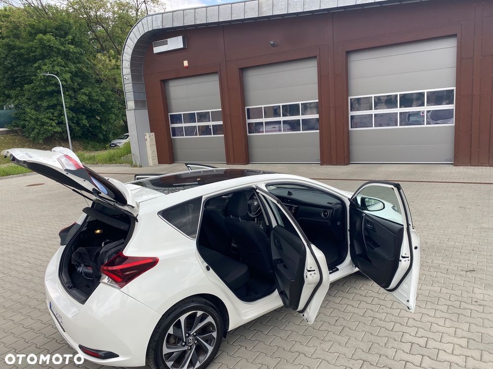 Toyota Auris 1.8 Executive - 26