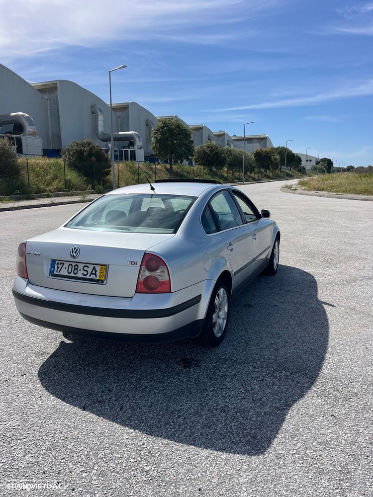 VW Passat 1.9 TDi Highline - 3
