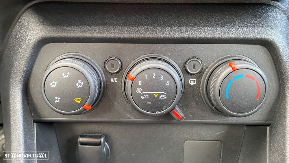 Dacia Sandero 1.0 SCe Essential - 50