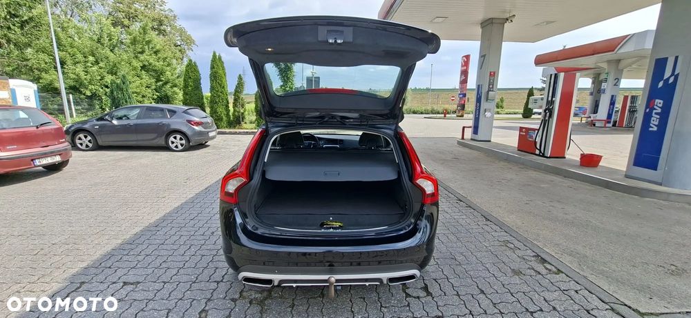 Volvo V60 D6 AWD Plug-in Hybrid Summum - 27