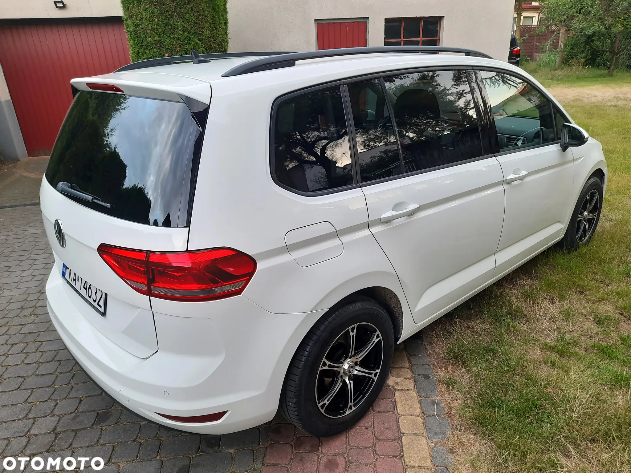 Volkswagen Touran 1.6 TDI BMT Comfortline - 10