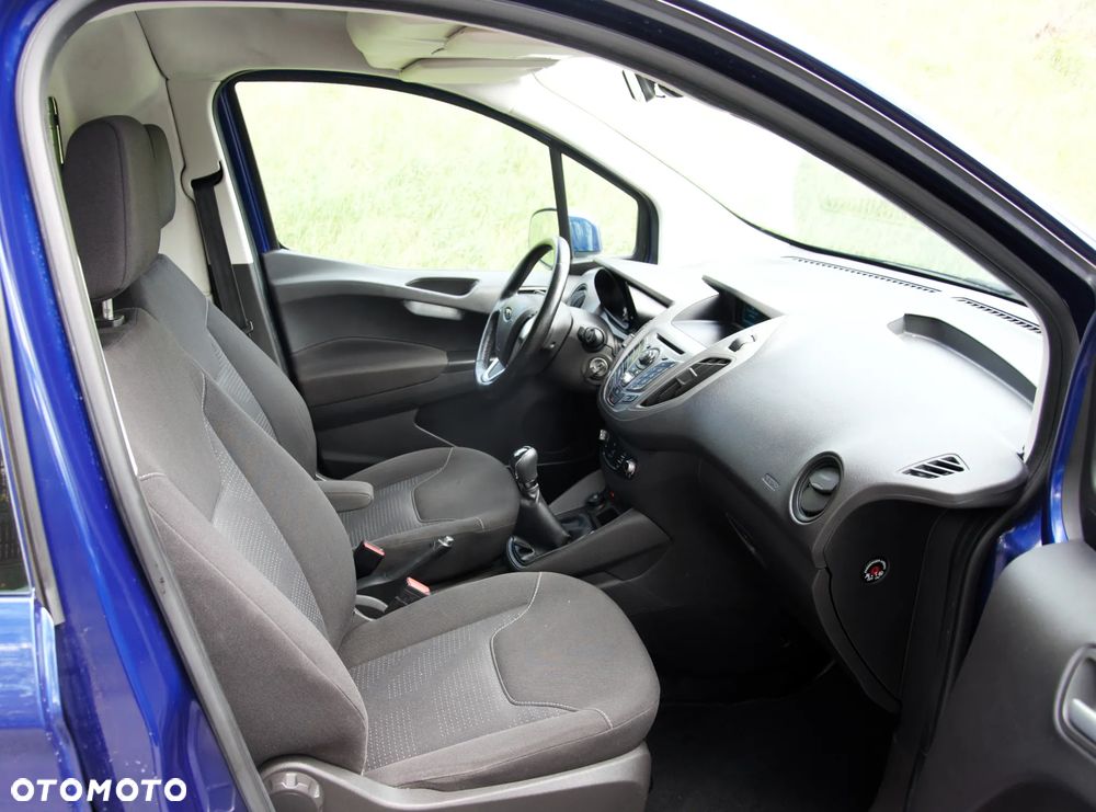 Ford Transit Courier - 25