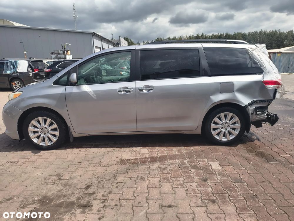 Toyota Sienna - 7