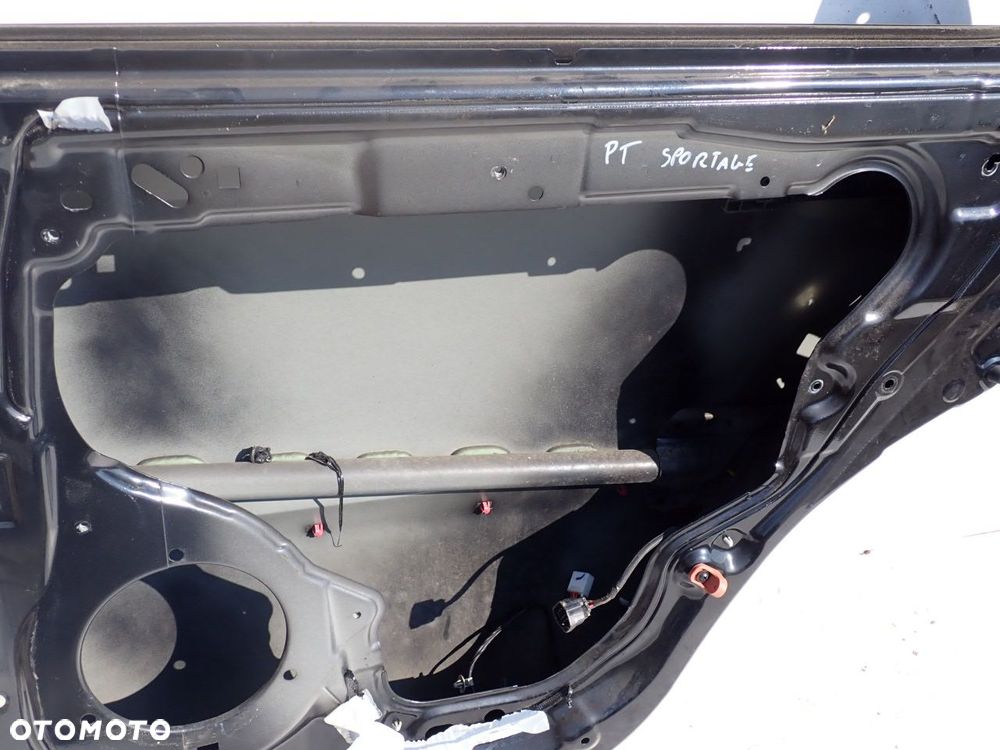 DRZWI PRAWY TYŁ KIA SPORTAGE 2.0 II LIFT KOL: 1K - 13