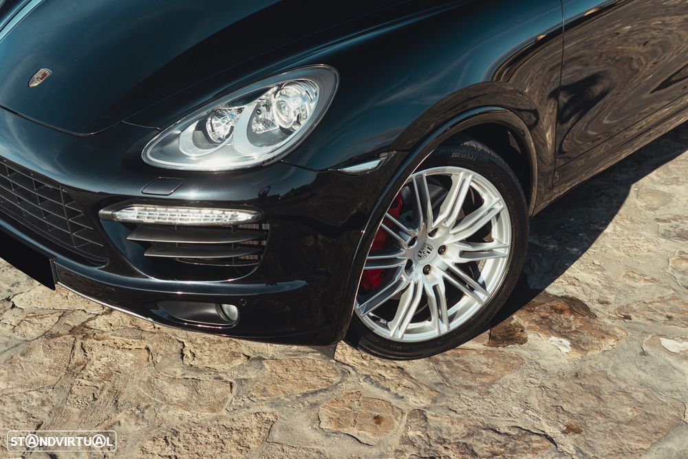 Porsche Cayenne Turbo - 22