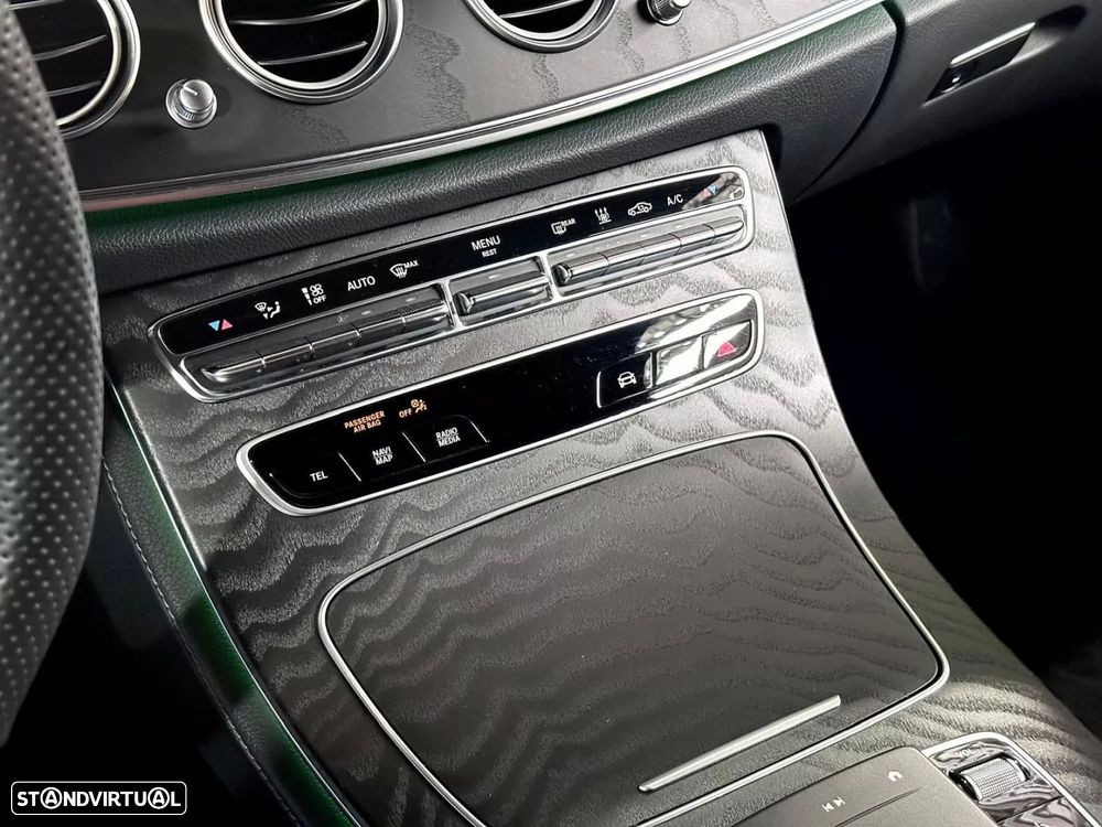 Mercedes-Benz E 300 de 4Matic 9G-TRONIC AMG Line - 34
