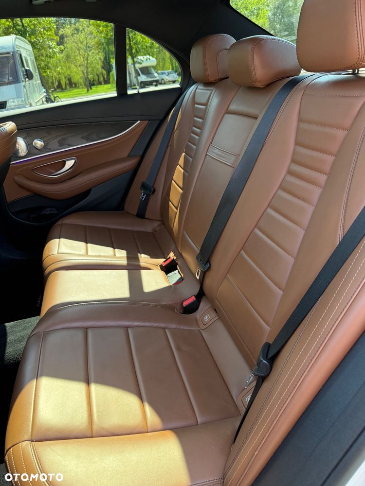 Mercedes-Benz Klasa E 220 d 4-Matic 9G-TRONIC - 39