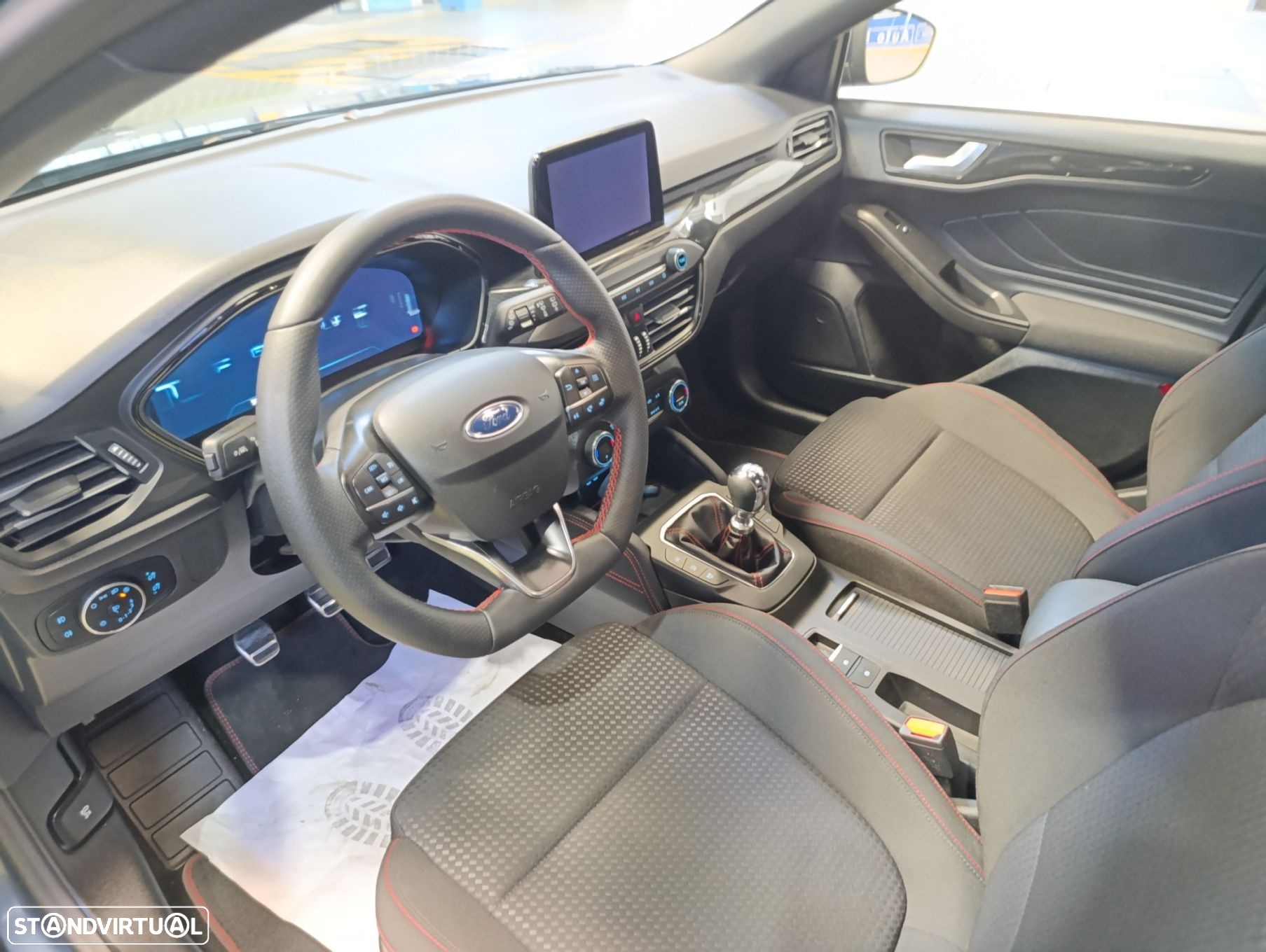 Ford Focus 1.0 EcoBoost Hybrid ST-LINE X - 10