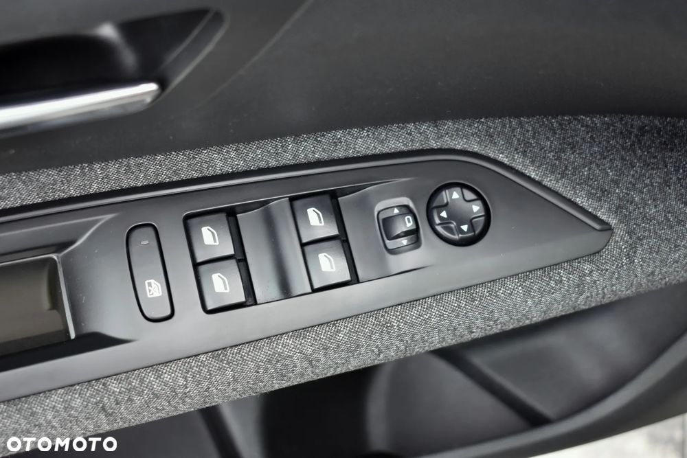 Peugeot 5008 BlueHDi 130 EAT8 Active - 23