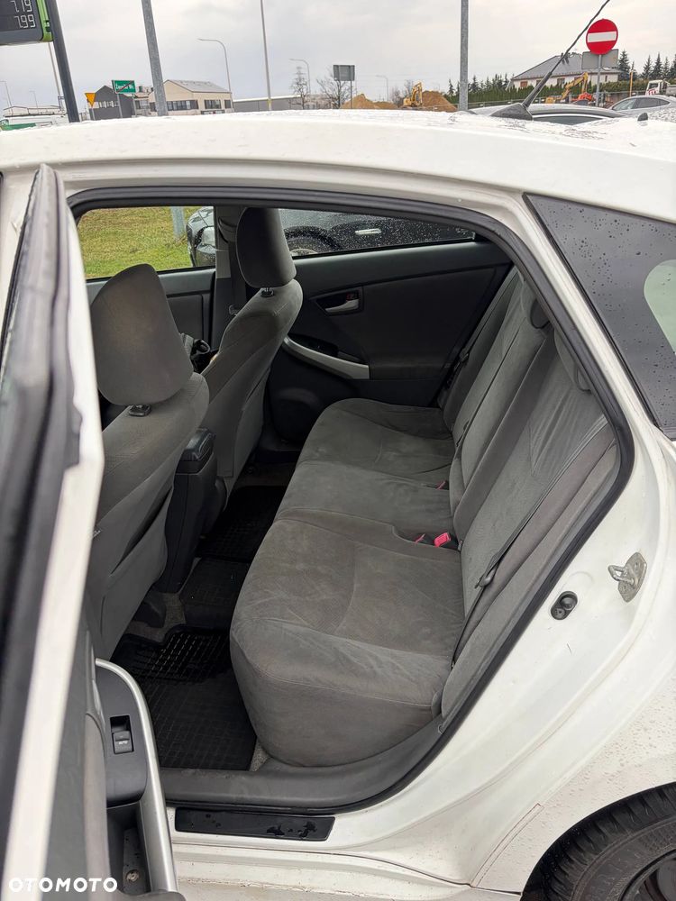 Toyota Prius 1.8 HSD Sol - 19