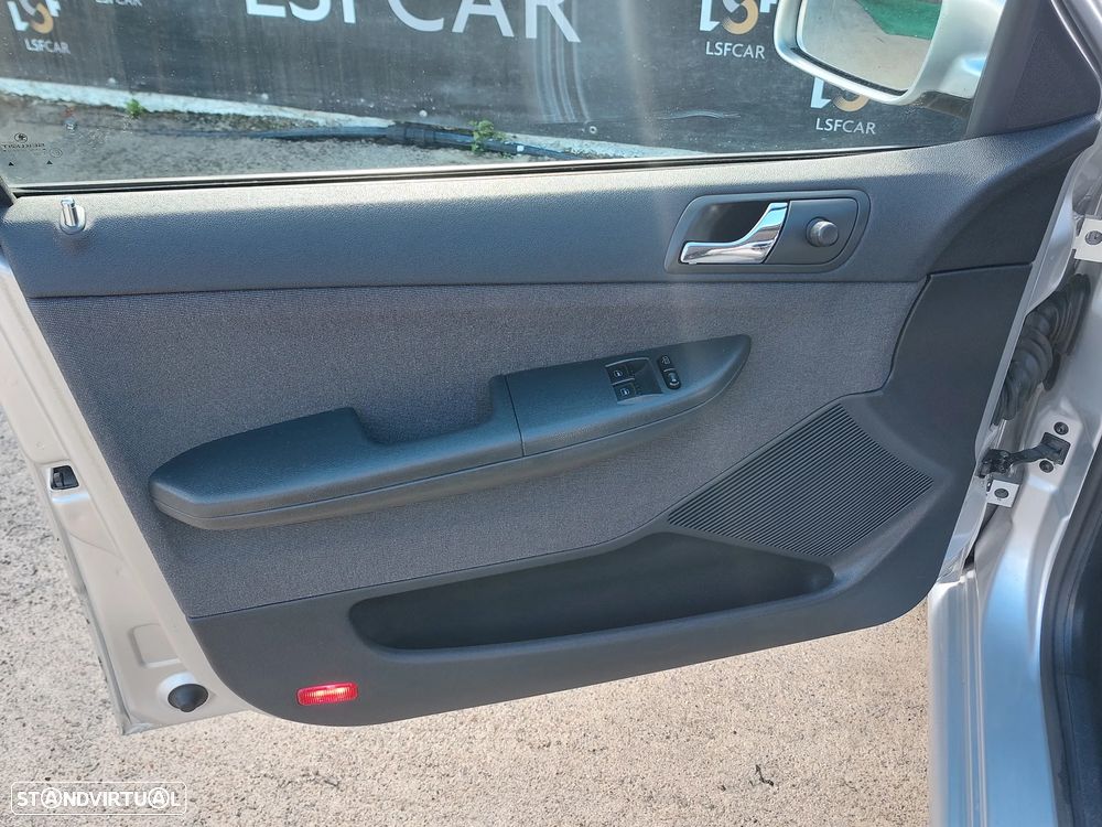 Skoda Fabia Break 1.4 Attractive AC - 14